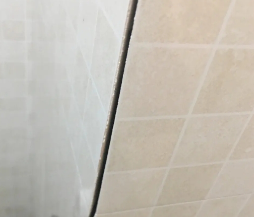 东营瓷砖空鼓维修公司分享阳台瓷砖脱落的修复过程可以分为以下几个步骤